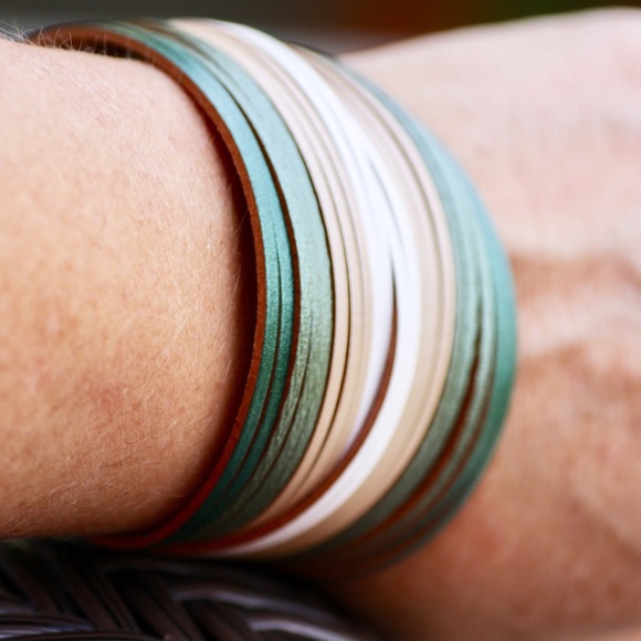 Retro Wide Green Leather Cuff Bracelet Magnetic Clasp , Wide Bangle Bracelet - Picture 2 of 6